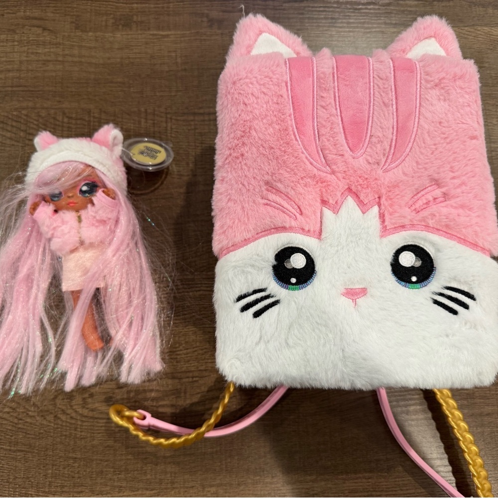 Na Na Na Surprise Reena De La Rosa Doll Fuzzy Pink Kitty Case Backpack